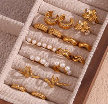 Load image into Gallery viewer, Gold Ear Cuffs