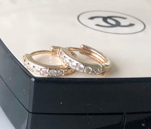 Load image into Gallery viewer, Diamond Huggies