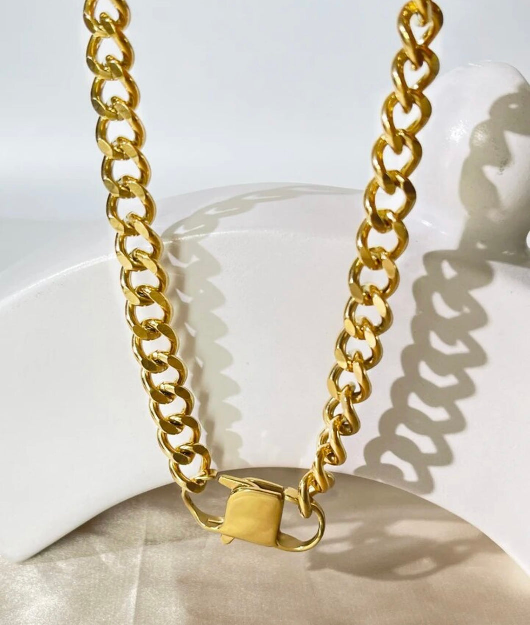 Chunky Clasp Necklace