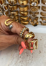 Load image into Gallery viewer, Criss Cross Textured Ring
