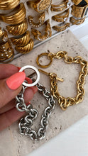 Load image into Gallery viewer, Chunky Toggle Bracelet
