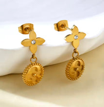 Load image into Gallery viewer, Clover Earrings
