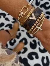 Load image into Gallery viewer, v Leather Snap Bracelet
