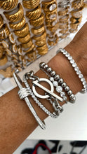 Load image into Gallery viewer, Chunky Toggle Bracelet
