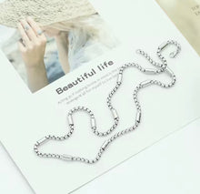 Load image into Gallery viewer, Textured Gold Accent Chain
