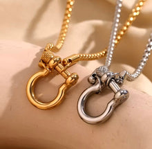 Load image into Gallery viewer, Deluxe Chunky Snake Clasp Necklace
