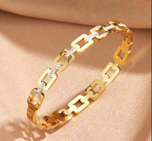 Load image into Gallery viewer, Gold Link Bracelet
