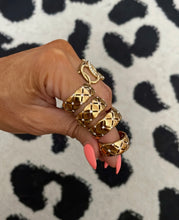 Load image into Gallery viewer, Criss Cross Textured Ring
