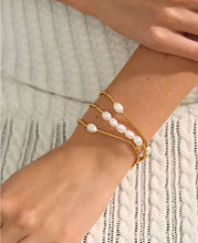 Load image into Gallery viewer, Stretch Pearl Bracelet
