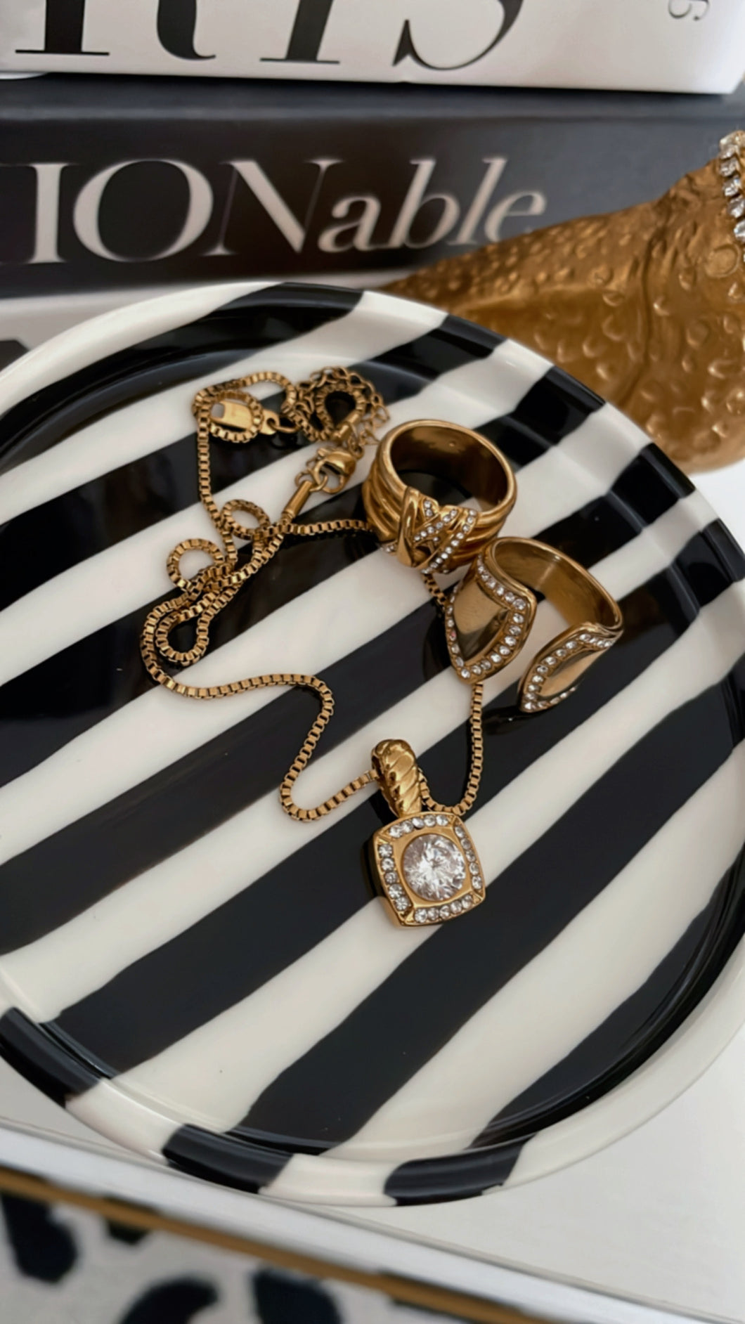 Deluxe Pendant Necklace