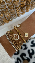 Load image into Gallery viewer, Clover Flower Bracelet
