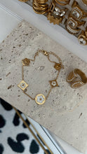 Load image into Gallery viewer, Clover Flower Bracelet
