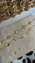 Load image into Gallery viewer, Clover Flower Bracelet
