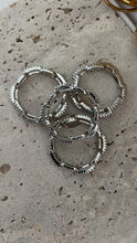 Load image into Gallery viewer, Silver Diamond Link Ring
