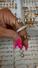 Load image into Gallery viewer, Leaf Wrap Around Ring
