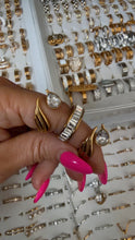 Load image into Gallery viewer, Leaf Wrap Around Ring
