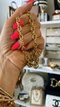 Load image into Gallery viewer, Oval Layering Necklace
