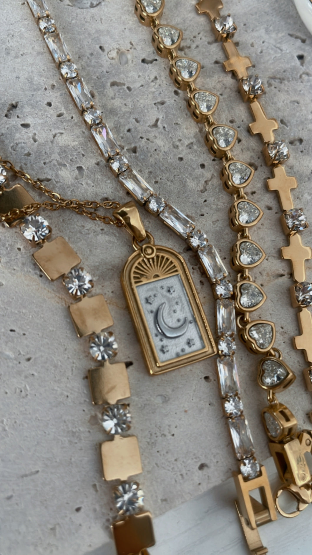 Two Toned Pendant Necklace
