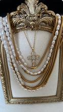 Load image into Gallery viewer, Pearl and Gold Necklace
