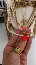 Load image into Gallery viewer, Pearl and Gold Necklace
