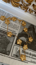 Load image into Gallery viewer, Gold Clover Neckalce
