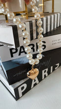 Load image into Gallery viewer, Oversized Pearl Heart Necklace
