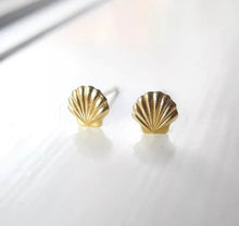 Load image into Gallery viewer, Shell Earrings

