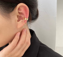 Load image into Gallery viewer, Chain Ear Cuff
